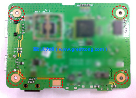 雷射后。使用雷射(Laser)去除綠漆后的效果。