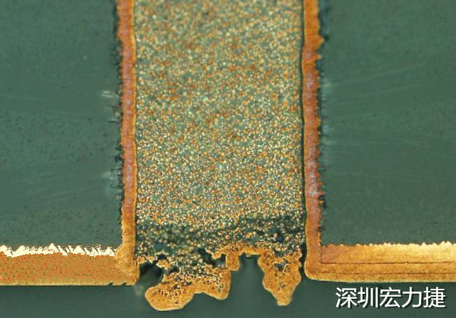 PCB設(shè)計(jì)之導(dǎo)電孔塞孔工藝 導(dǎo)電孔Via hole又名導(dǎo)通孔，為了達(dá)到客戶要求，導(dǎo)通孔必須塞孔，經(jīng)過(guò)大量的實(shí)踐，改變傳統(tǒng)的鋁片塞孔工藝，用白網(wǎng)完成板面阻焊與塞孔。生產(chǎn)穩(wěn)定，質(zhì)量可靠。