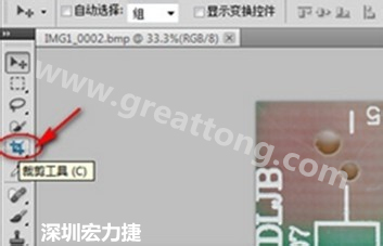 2.1 剪切掉多余的部分。用鼠標(biāo)點(diǎn)擊剪切工具圖標(biāo)