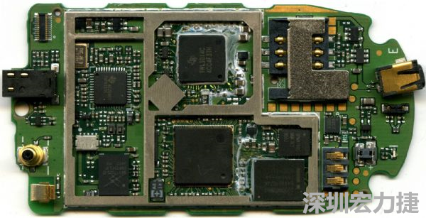 在射頻、核心處理器、高速記憶體等高頻元件區(qū)塊，可使用金屬屏蔽方式改善產(chǎn)品EMI影響問題。